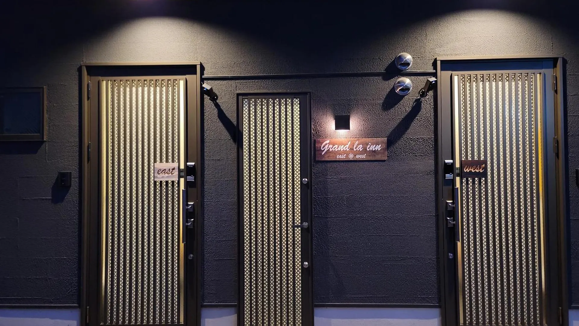 Grand La Inn East 교토 0*,